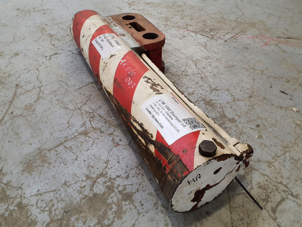 Liebherr LTM 1060 outrigger cylinder - Hüdrauliline silinder - Kraana: pilt 3 Liebherr LTM 1060 outrigger cylinder - Hüdrauliline silinder - Kraana: pilt 3