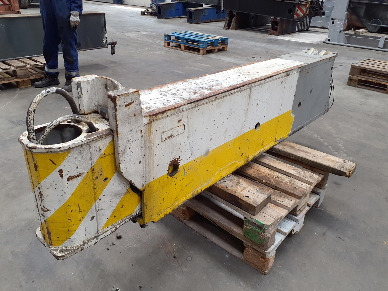 Liebherr LTM 1090-2 outrigger beam - Vedrustus - Kraana: pilt 2 Liebherr LTM 1090-2 outrigger beam - Vedrustus - Kraana: pilt 2