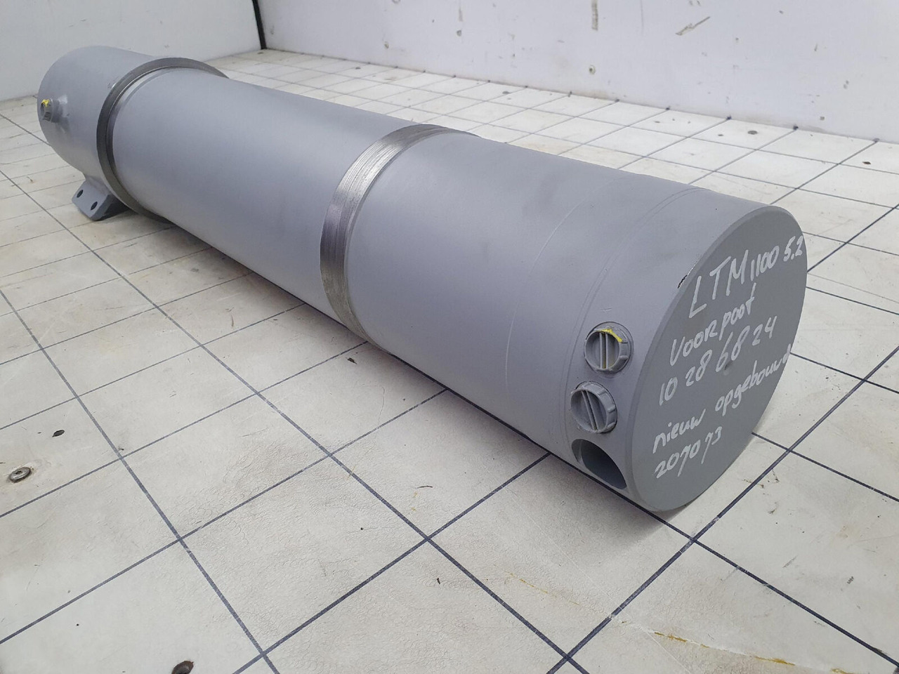 Liebherr LTM 1100-5.2 outrigger support cylinder front - Hüdrauliline silinder - Autokraana: pilt 3 Liebherr LTM 1100-5.2 outrigger support cylinder front - Hüdrauliline silinder - Autokraana: pilt 3