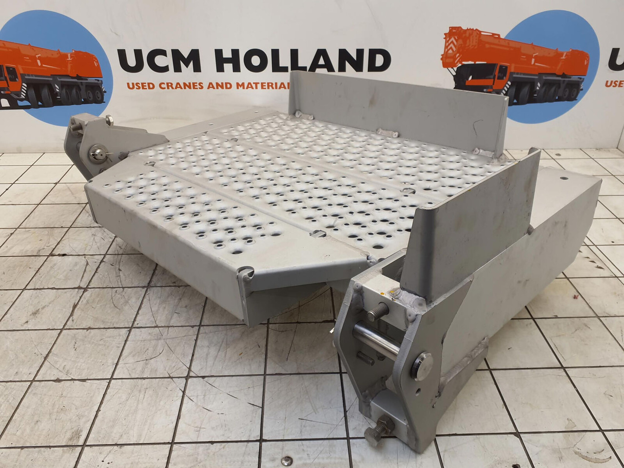 Liebherr LTM 1160-5.2 pedestal 75X806X440 - Asteraud - Autokraana: pilt 2 Liebherr LTM 1160-5.2 pedestal 75X806X440 - Asteraud - Autokraana: pilt 2