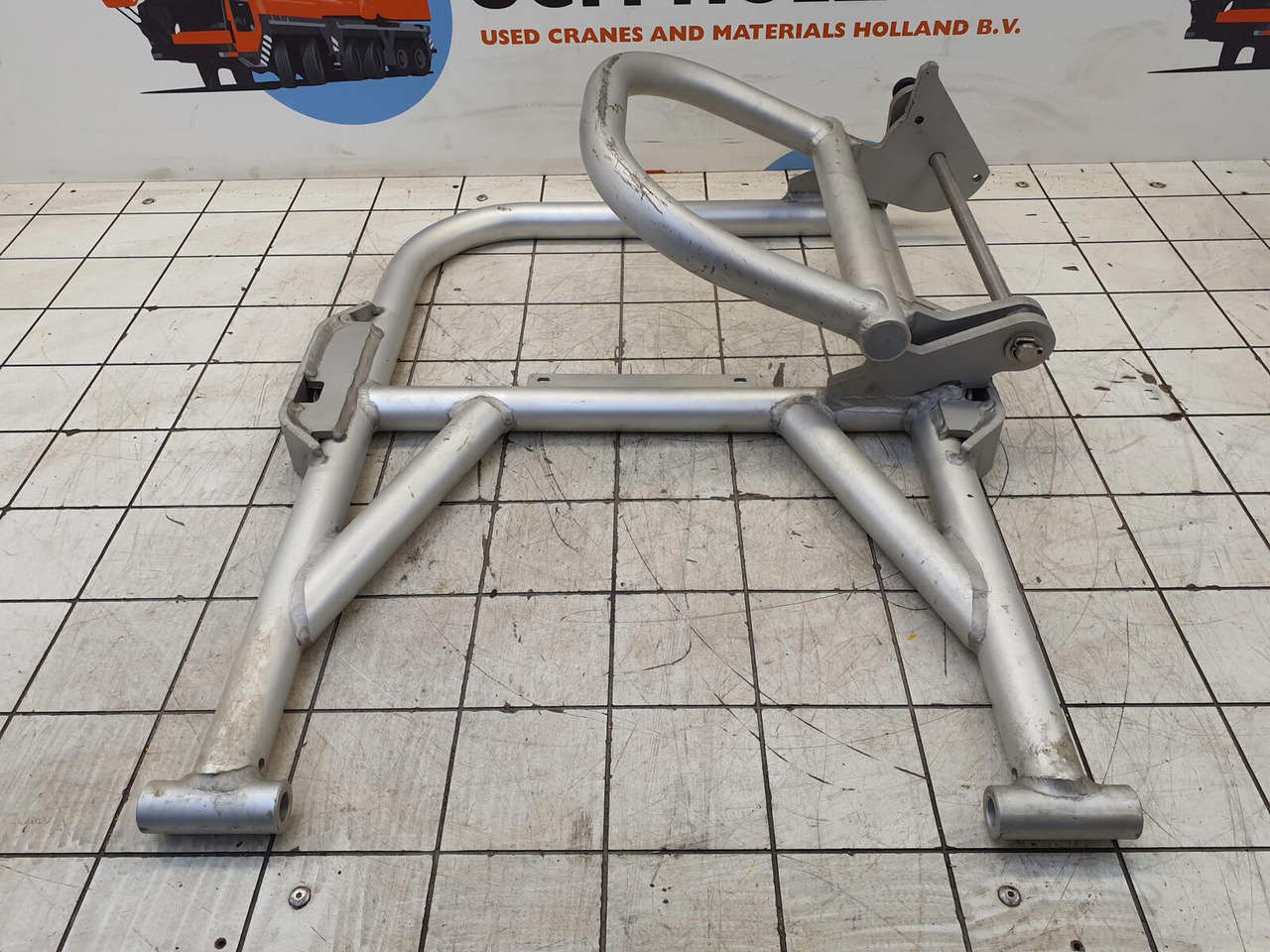 Liebherr LTM 1250-5.1 guard railing 40X500X760 - Pealisehitus ja välispind - Autokraana: pilt 2 Liebherr LTM 1250-5.1 guard railing 40X500X760 - Pealisehitus ja välispind - Autokraana: pilt 2