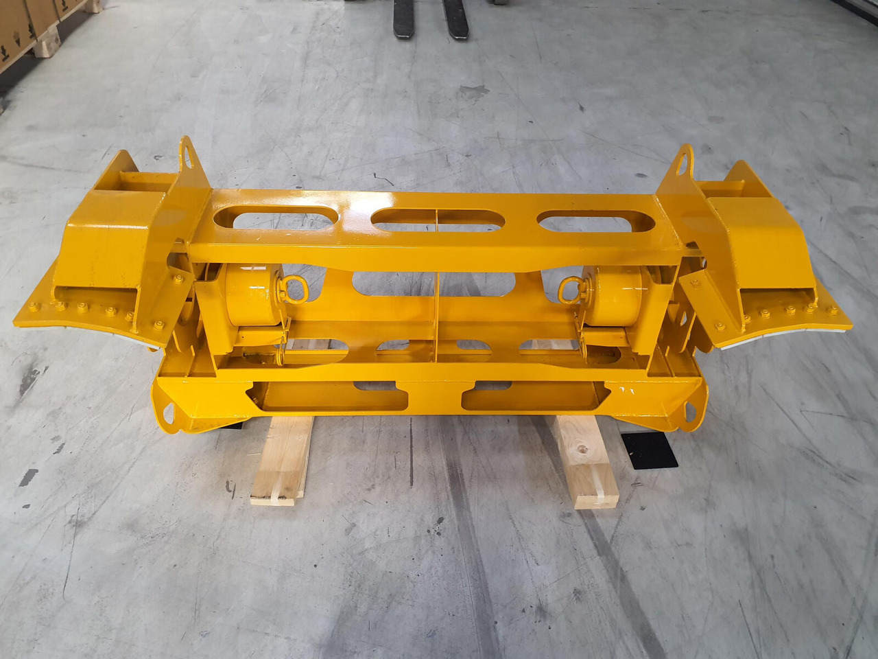 Liebherr LTM 1750-9.1 Luffing cylinder lifting device front - Pealisehitus ja välispind - Autokraana: pilt 4 Liebherr LTM 1750-9.1 Luffing cylinder lifting device front - Pealisehitus ja välispind - Autokraana: pilt 4