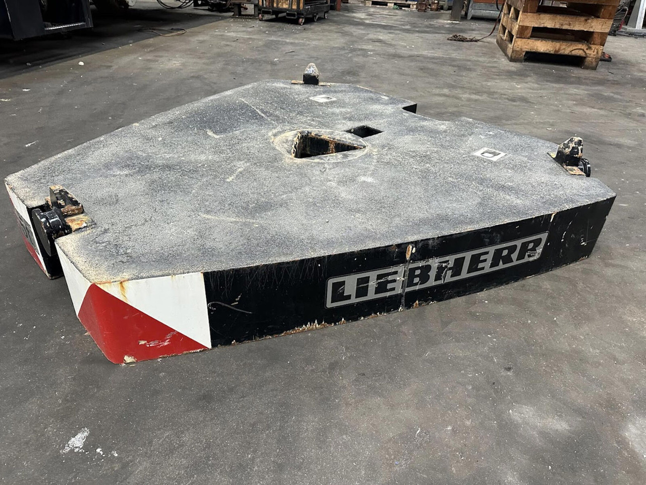 Liebherr LTM /LR counterweight 5T - Vastukaal - Autokraana: pilt 4 Liebherr LTM /LR counterweight 5T - Vastukaal - Autokraana: pilt 4