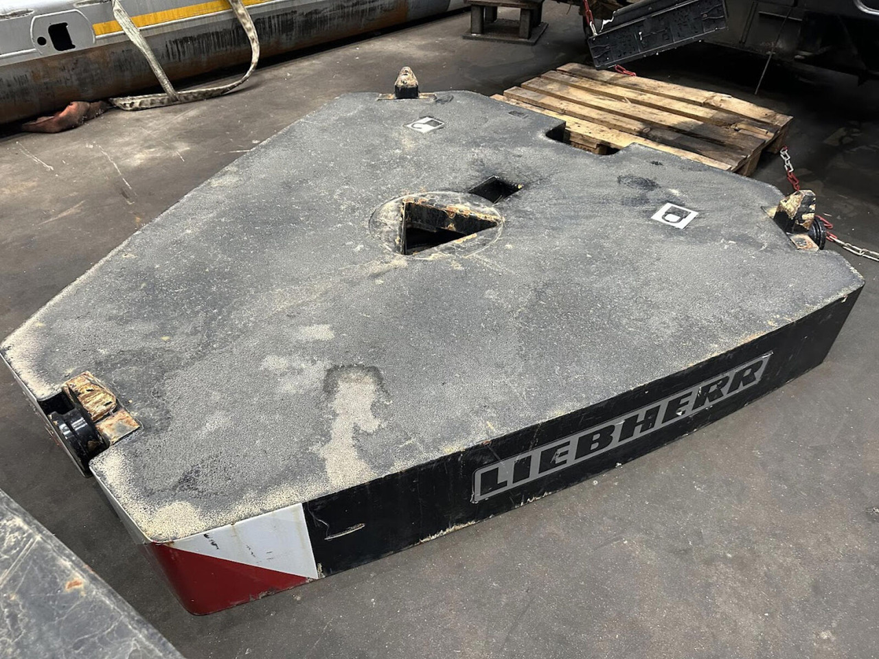 Liebherr LTM /LR counterweight 5T - Vastukaal - Autokraana: pilt 4 Liebherr LTM /LR counterweight 5T - Vastukaal - Autokraana: pilt 4