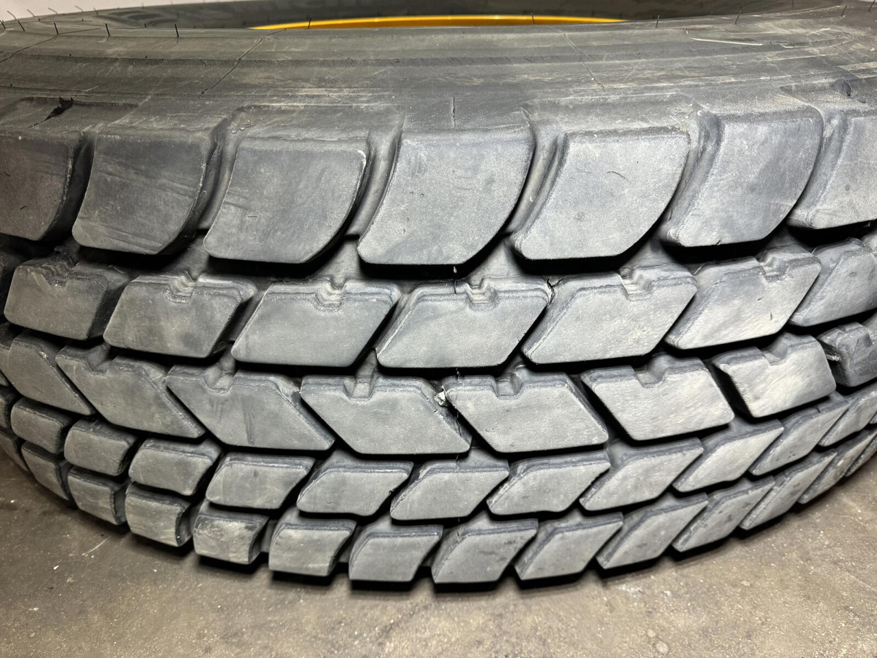 Michelin Wheel 445/95R25 10 12.3 1p - Komplektne ratas - Kraana: pilt 3 Michelin Wheel 445/95R25 10 12.3 1p - Komplektne ratas - Kraana: pilt 3