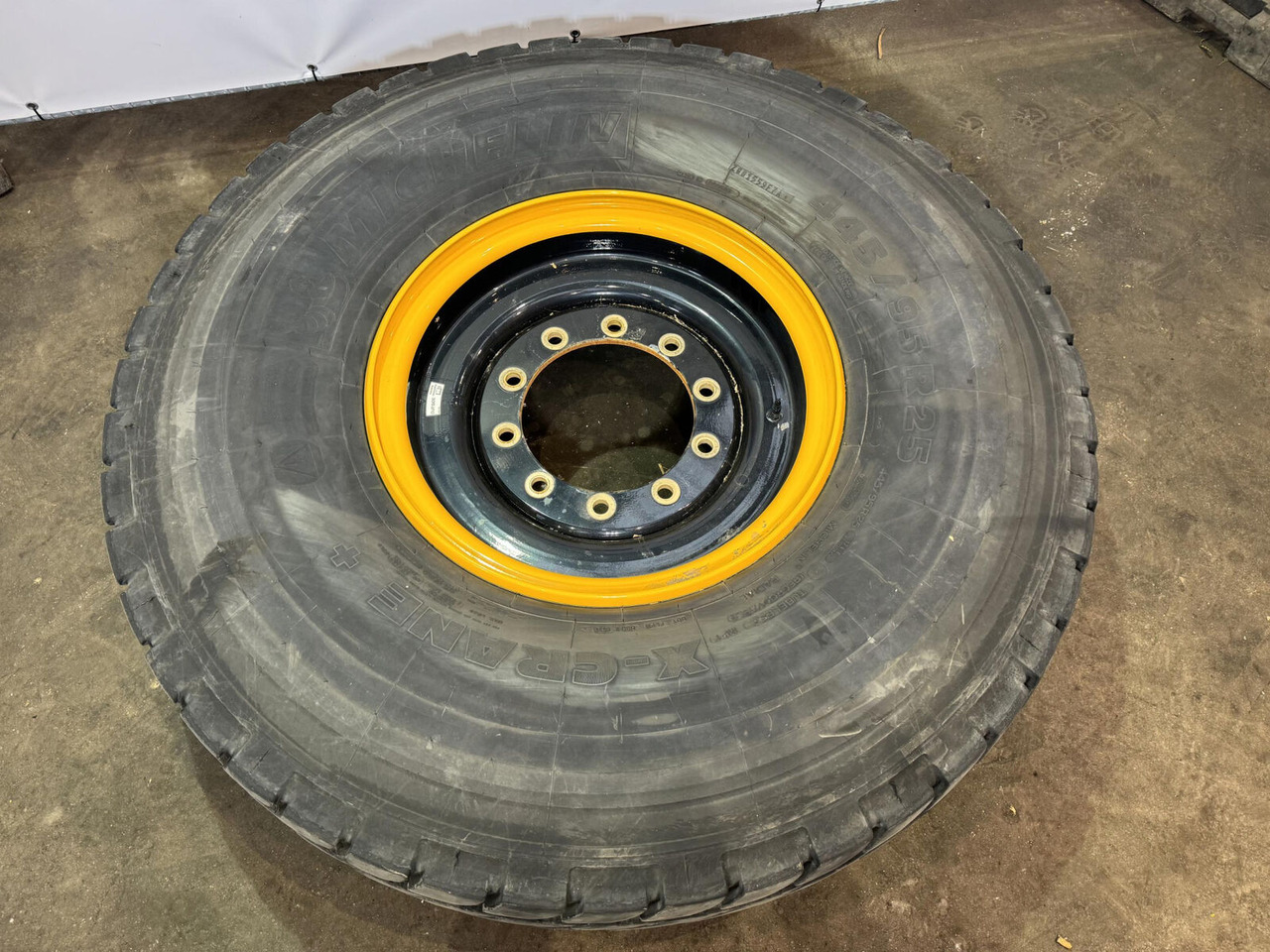 Michelin Wheel 445/95R25 10 12.3 1p - Komplektne ratas - Kraana: pilt 1 Michelin Wheel 445/95R25 10 12.3 1p - Komplektne ratas - Kraana: pilt 1