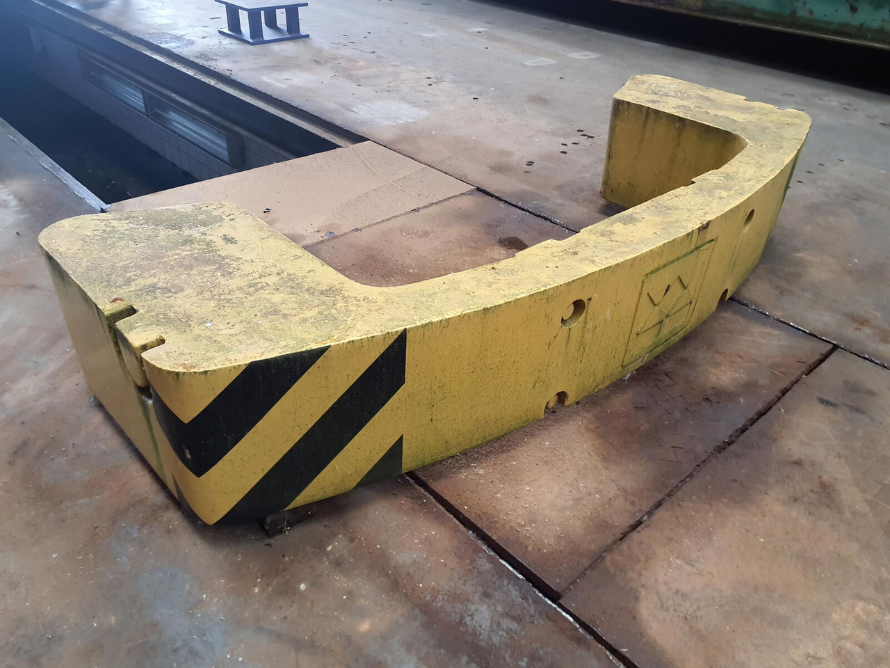 PPM ATT 400-3 Counterweight 2.5 ton - Vastukaal - Autokraana: pilt 1 PPM ATT 400-3 Counterweight 2.5 ton - Vastukaal - Autokraana: pilt 1