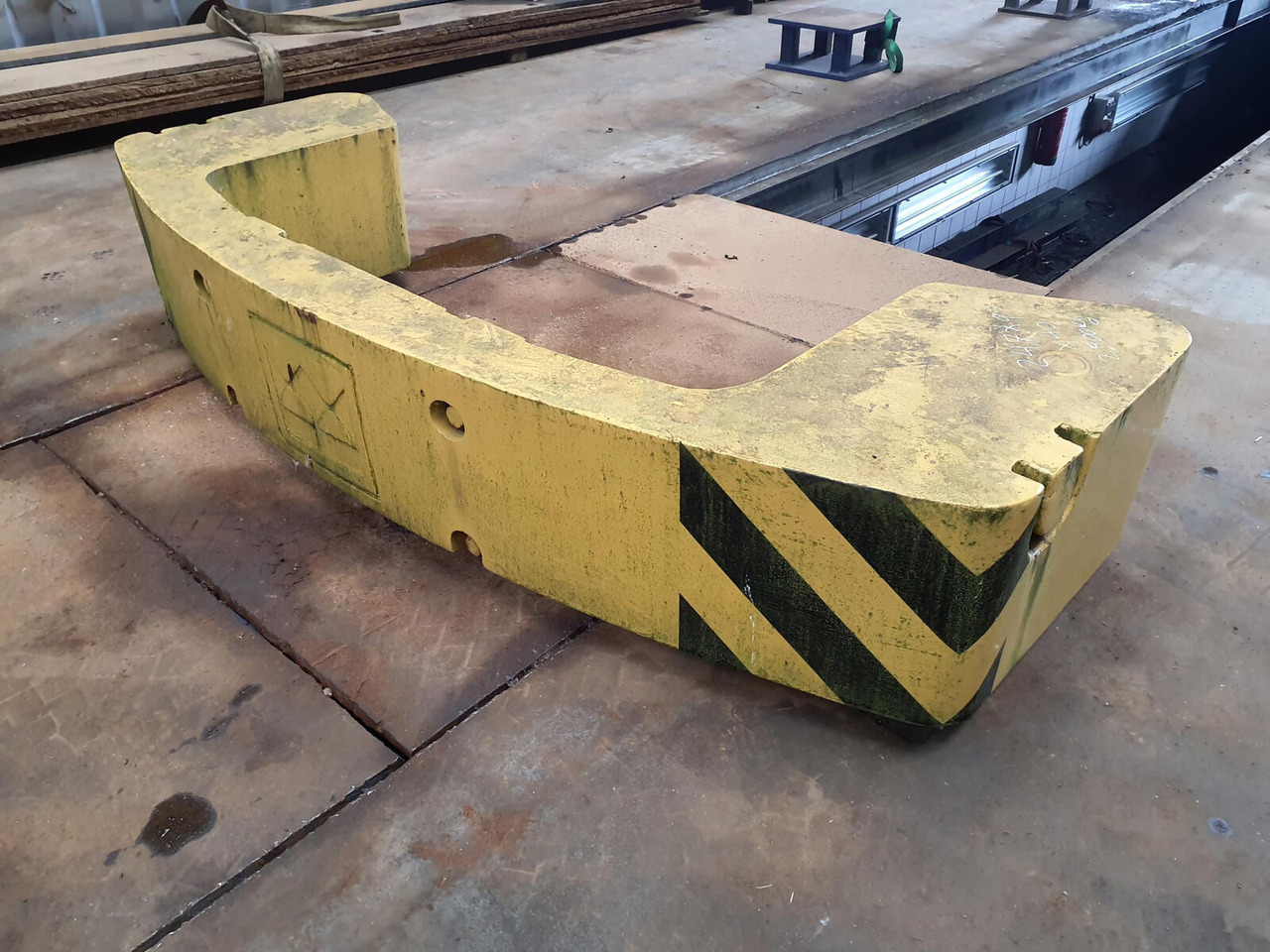 PPM ATT 400-3 Counterweight 2.5 ton - Vastukaal - Autokraana: pilt 2 PPM ATT 400-3 Counterweight 2.5 ton - Vastukaal - Autokraana: pilt 2