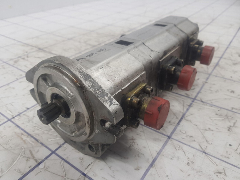 Sauer Sundstrand 3 way gear pump - Hüdrauliline pump - Kraana: pilt 2 Sauer Sundstrand 3 way gear pump - Hüdrauliline pump - Kraana: pilt 2