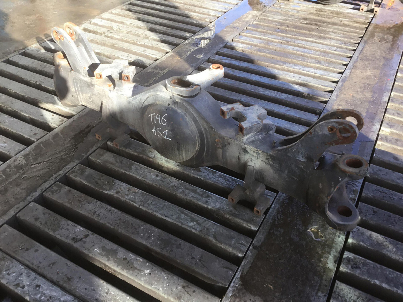 Terex AC 35 axle housing axle 1 - Telg ja varuosad - Autokraana: pilt 1 Terex AC 35 axle housing axle 1 - Telg ja varuosad - Autokraana: pilt 1