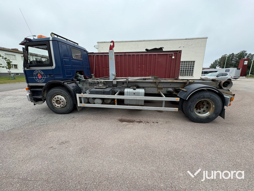 Lastbil Scania P82 M 4X2 50 - Konkstõstukiga veoauto: pilt 2 Lastbil Scania P82 M 4X2 50 - Konkstõstukiga veoauto: pilt 2