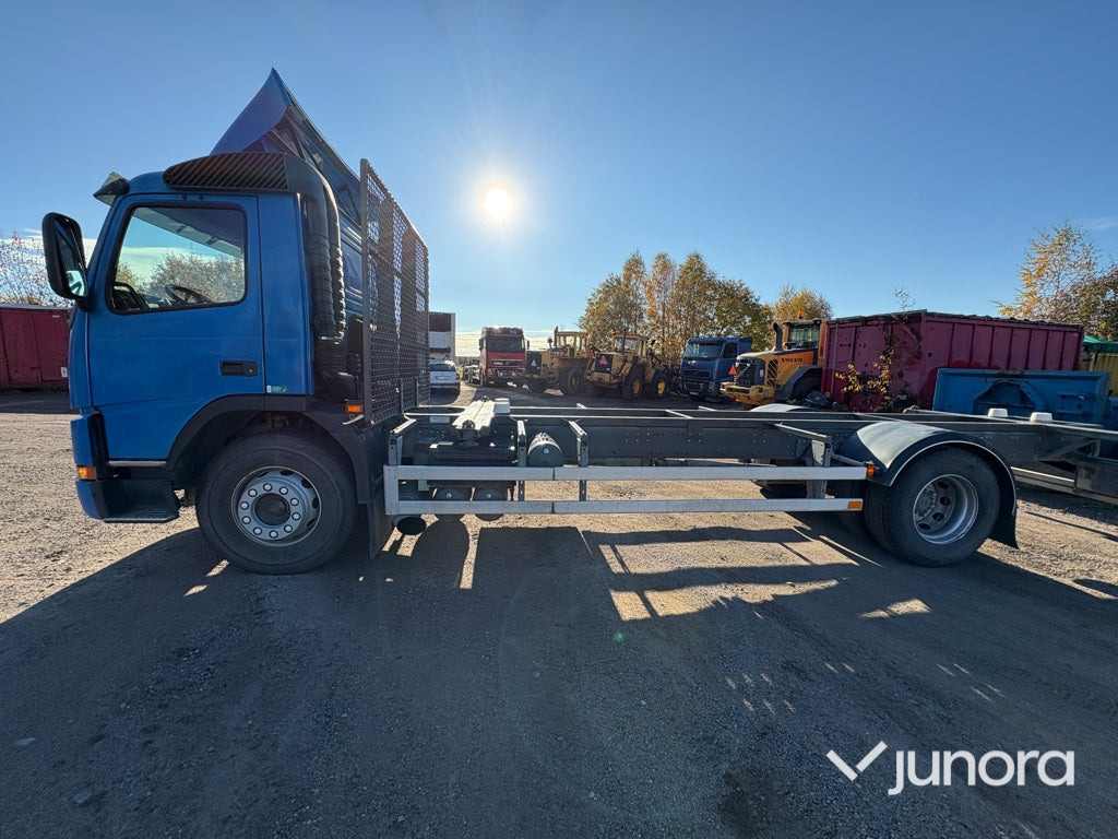 Lastbil - Volvo FM7 4*2 - Konteinerveduk/ Tõstukiga veoauto: pilt 3 Lastbil - Volvo FM7 4*2 - Konteinerveduk/ Tõstukiga veoauto: pilt 3
