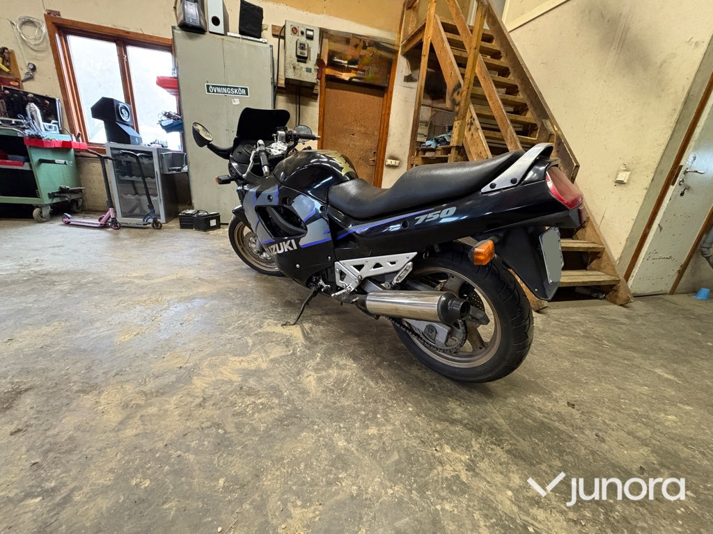 Motorcykel - Suzuki, GSX 750 F - Mootorratas: pilt 4 Motorcykel - Suzuki, GSX 750 F - Mootorratas: pilt 4