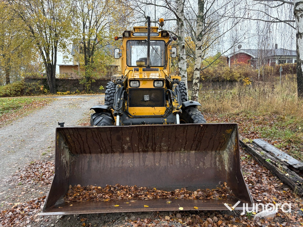 Traktorgrävare - Volvo BM, 616 B - Muu seadmestik: pilt 3 Traktorgrävare - Volvo BM, 616 B - Muu seadmestik: pilt 3