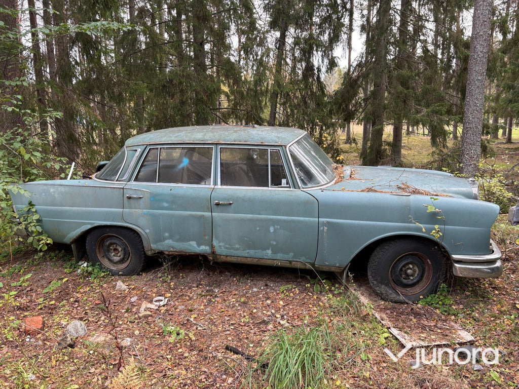 Renoveringsobjekt - Mercedes-Benz 220 S - Auto: pilt 2 Renoveringsobjekt - Mercedes-Benz 220 S - Auto: pilt 2