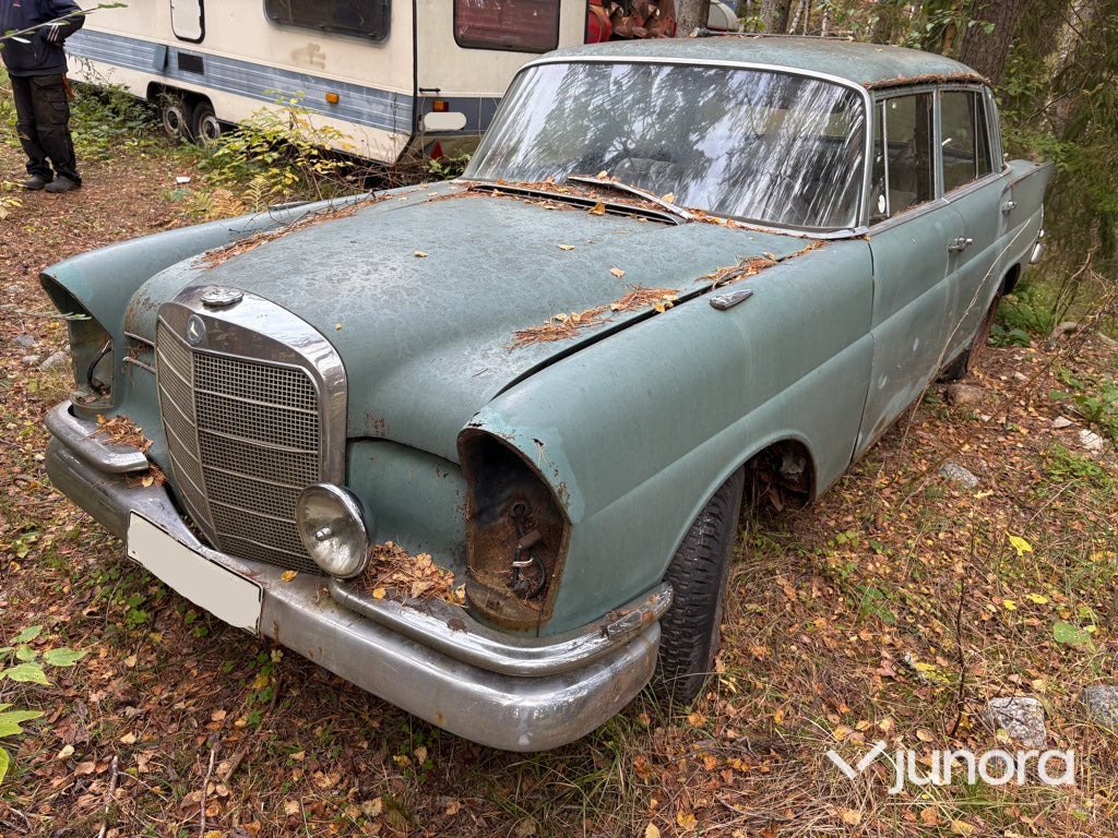 Renoveringsobjekt - Mercedes-Benz 220 S - Auto: pilt 1 Renoveringsobjekt - Mercedes-Benz 220 S - Auto: pilt 1