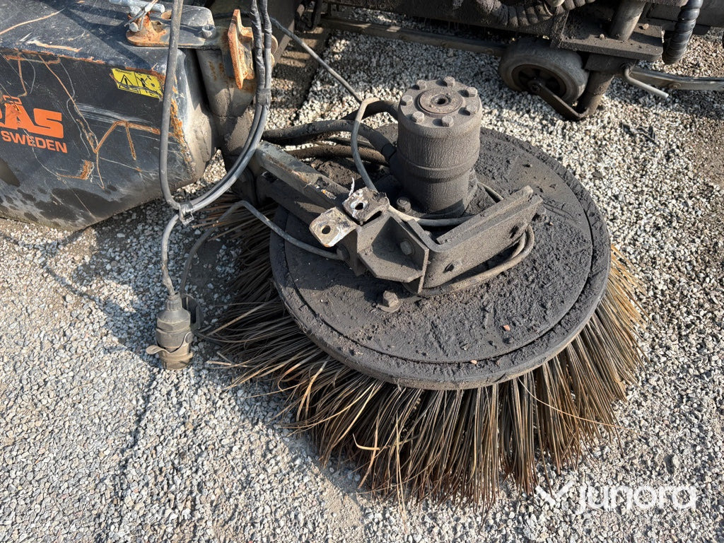 Sopmaskin Bogserad - Fjärås, FS 700 - Tänavapühkimismasin: pilt 4 Sopmaskin Bogserad - Fjärås, FS 700 - Tänavapühkimismasin: pilt 4