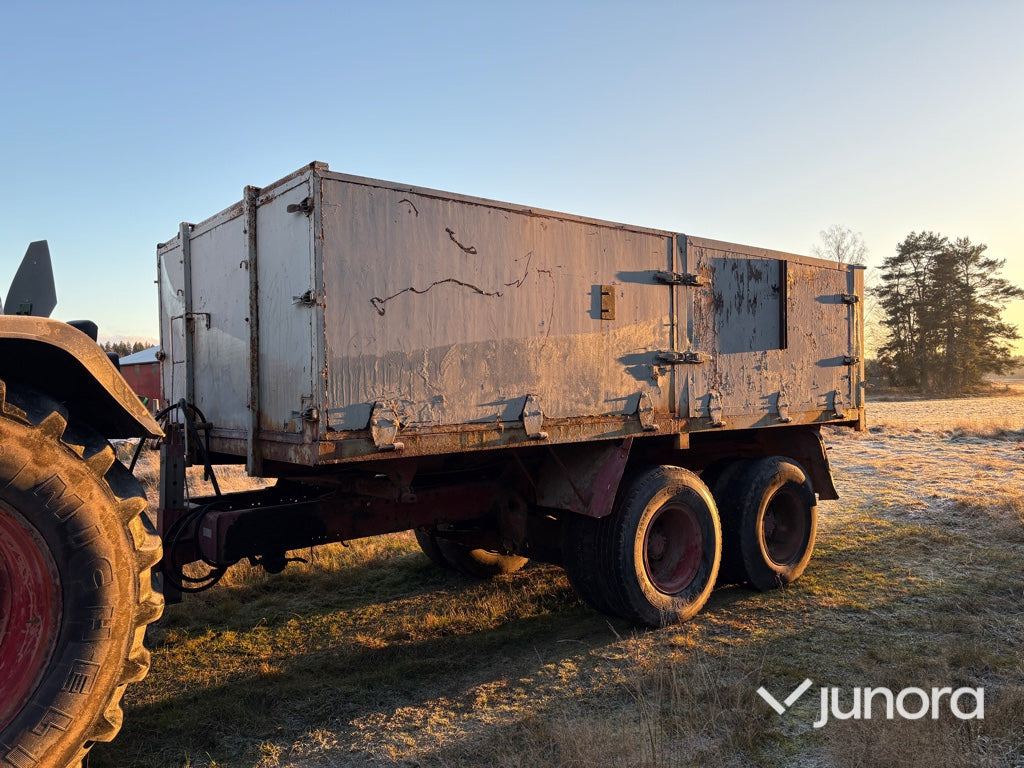 Spannmålskärra - 16 ton - Põllutöö tõstuk-järelhaagis/ Kallur: pilt 1 Spannmålskärra - 16 ton - Põllutöö tõstuk-järelhaagis/ Kallur: pilt 1