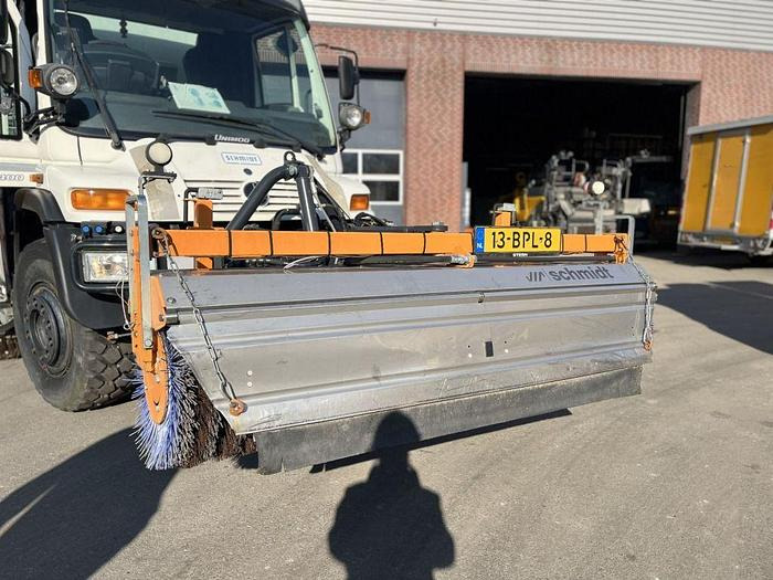 Mercedes-Benz Unimog U400 U400 4 x 2 / Schmidt SK350 sweeper - Tänavapühkimismasin: pilt 5 Mercedes-Benz Unimog U400 U400 4 x 2 / Schmidt SK350 sweeper - Tänavapühkimismasin: pilt 5