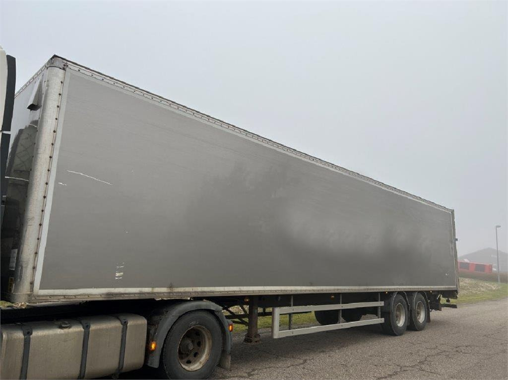 Fruehauf 13,6 mtr box - lodretstående lift - Furgoonpoolhaagis: pilt 3 Fruehauf 13,6 mtr box - lodretstående lift - Furgoonpoolhaagis: pilt 3