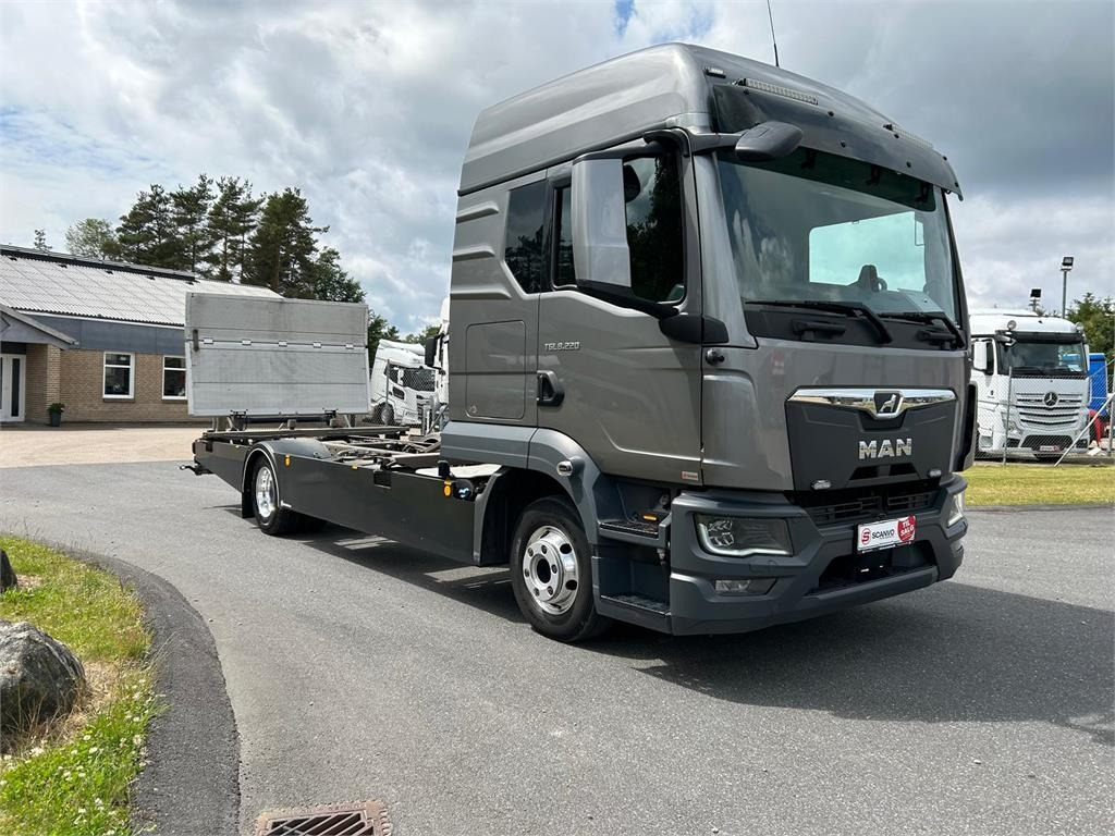 MAN TGL 8-220 4x2 BL incl. 2 stk veksellad - Konteinerveduk/ Tõstukiga veoauto: pilt 2 MAN TGL 8-220 4x2 BL incl. 2 stk veksellad - Konteinerveduk/ Tõstukiga veoauto: pilt 2