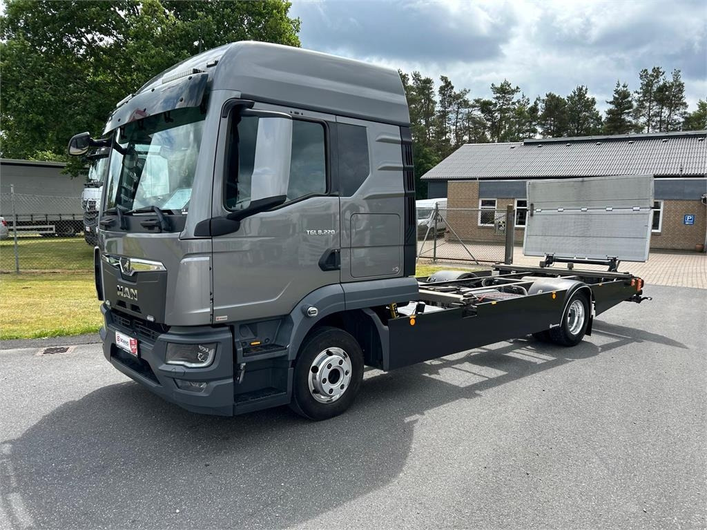 MAN TGL 8-220 4x2 BL incl. 2 stk veksellad - Kasti veoauto: pilt 2 MAN TGL 8-220 4x2 BL incl. 2 stk veksellad - Kasti veoauto: pilt 2