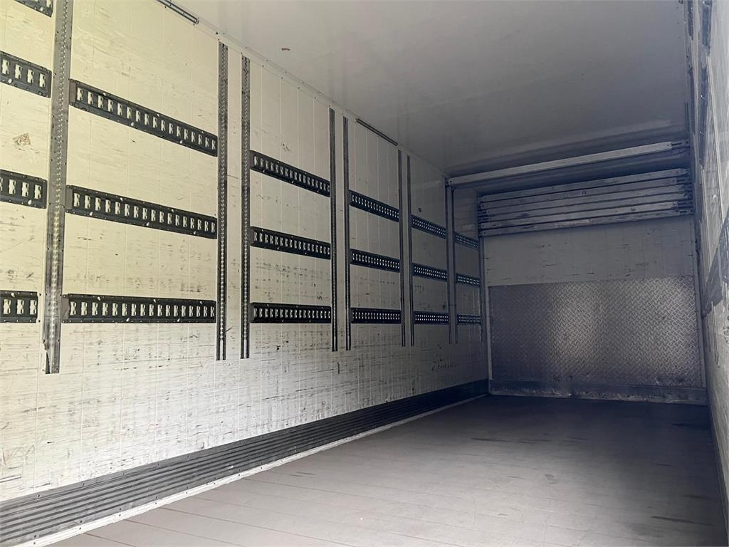 Mercedes-Benz Econic 1827 L - Kasti veoauto: pilt 4 Mercedes-Benz Econic 1827 L - Kasti veoauto: pilt 4