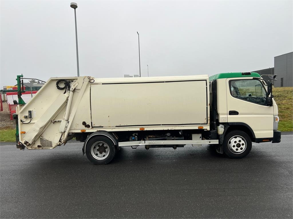 Mitsubishi Fuso CANTER 9C18 - Prügiauto: pilt 4 Mitsubishi Fuso CANTER 9C18 - Prügiauto: pilt 4