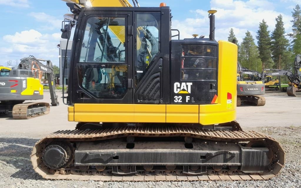 CAT 325FLCR PYÖRITTÄJÄLLLÄ - Lintekskavaator: pilt 2 CAT 325FLCR PYÖRITTÄJÄLLLÄ - Lintekskavaator: pilt 2