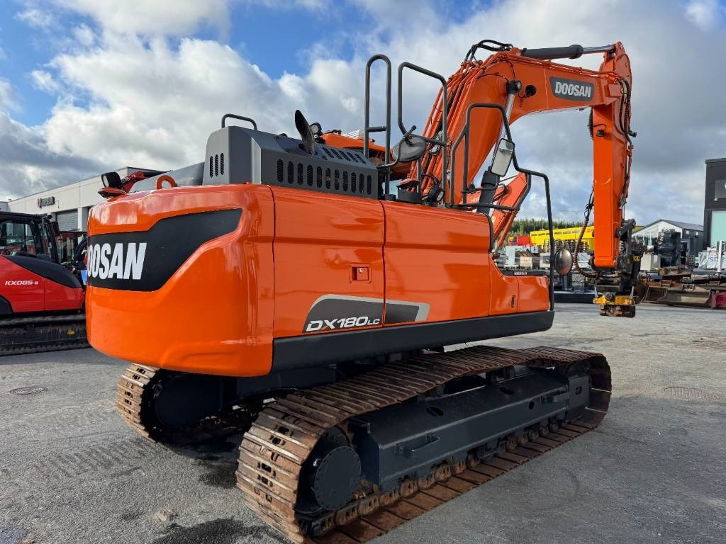 Doosan DX180LC-5 PYÖRITTÄJÄLLÄ - Lintekskavaator: pilt 5 Doosan DX180LC-5 PYÖRITTÄJÄLLÄ - Lintekskavaator: pilt 5