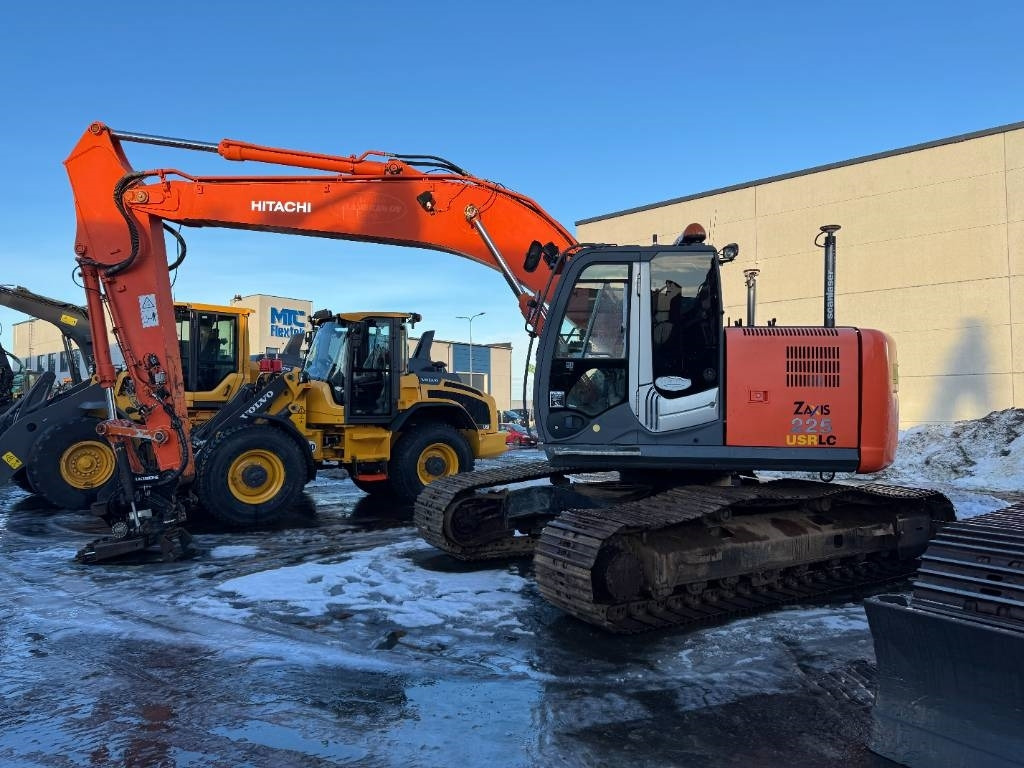 Hitachi Myyty! ZX225USRLC-3 - Lintekskavaator: pilt 2 Hitachi Myyty! ZX225USRLC-3 - Lintekskavaator: pilt 2
