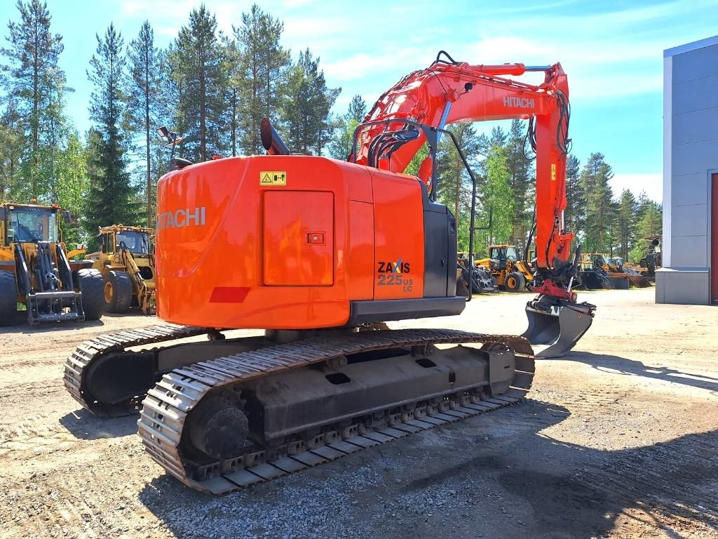 Hitachi ZX225USLC-5 PYÖRITTÄJÄ+PIHDIT YM. - Lintekskavaator: pilt 4 Hitachi ZX225USLC-5 PYÖRITTÄJÄ+PIHDIT YM. - Lintekskavaator: pilt 4