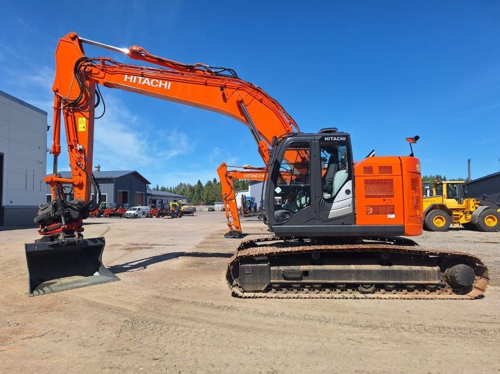 Hitachi ZX225USLC-5 PYÖRITTÄJÄ+PIHDIT YM. - Lintekskavaator: pilt 1 Hitachi ZX225USLC-5 PYÖRITTÄJÄ+PIHDIT YM. - Lintekskavaator: pilt 1
