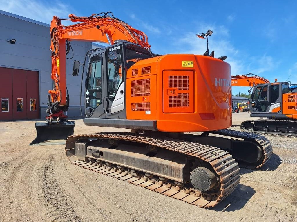 Hitachi ZX225USLC-5 PYÖRITTÄJÄ+PIHDIT YM. - Lintekskavaator: pilt 2 Hitachi ZX225USLC-5 PYÖRITTÄJÄ+PIHDIT YM. - Lintekskavaator: pilt 2