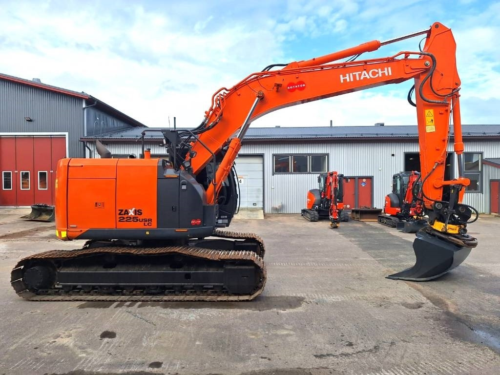 Hitachi ZX225USLC-5 PYÖRITTÄJÄLLÄ - Lintekskavaator: pilt 5 Hitachi ZX225USLC-5 PYÖRITTÄJÄLLÄ - Lintekskavaator: pilt 5