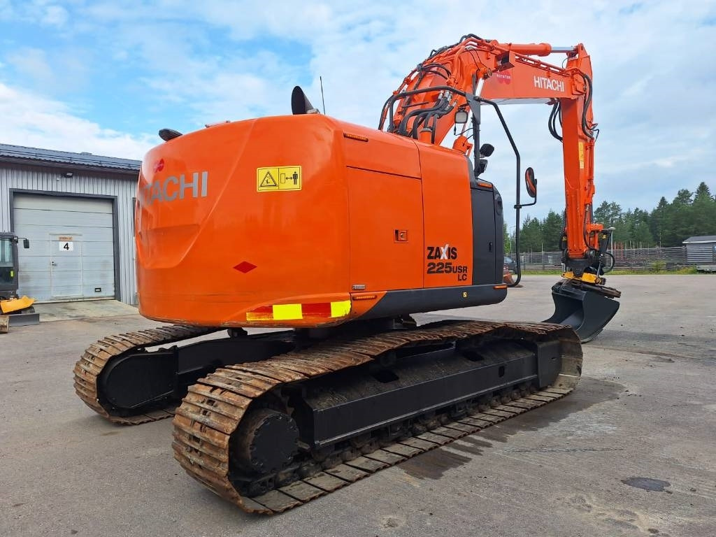 Hitachi ZX225USLC-5 PYÖRITTÄJÄLLÄ - Lintekskavaator: pilt 4 Hitachi ZX225USLC-5 PYÖRITTÄJÄLLÄ - Lintekskavaator: pilt 4