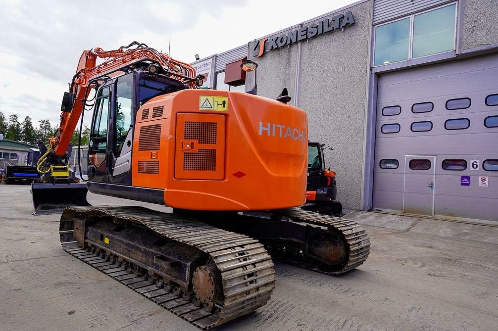Hitachi ZX225USLC-5B MARTTIINILLA - Lintekskavaator: pilt 3 Hitachi ZX225USLC-5B MARTTIINILLA - Lintekskavaator: pilt 3