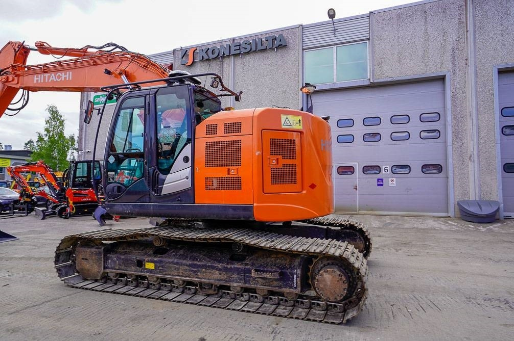 Hitachi ZX225USLC-5B MARTTIINILLA - Lintekskavaator: pilt 2 Hitachi ZX225USLC-5B MARTTIINILLA - Lintekskavaator: pilt 2