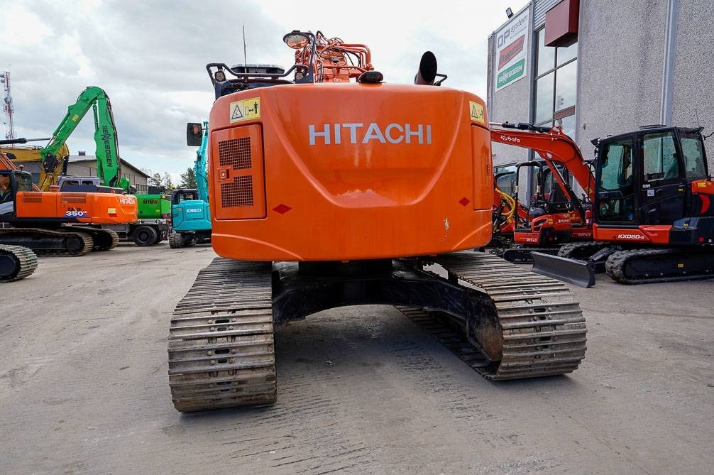 Hitachi ZX225USLC-5B MARTTIINILLA - Lintekskavaator: pilt 4 Hitachi ZX225USLC-5B MARTTIINILLA - Lintekskavaator: pilt 4