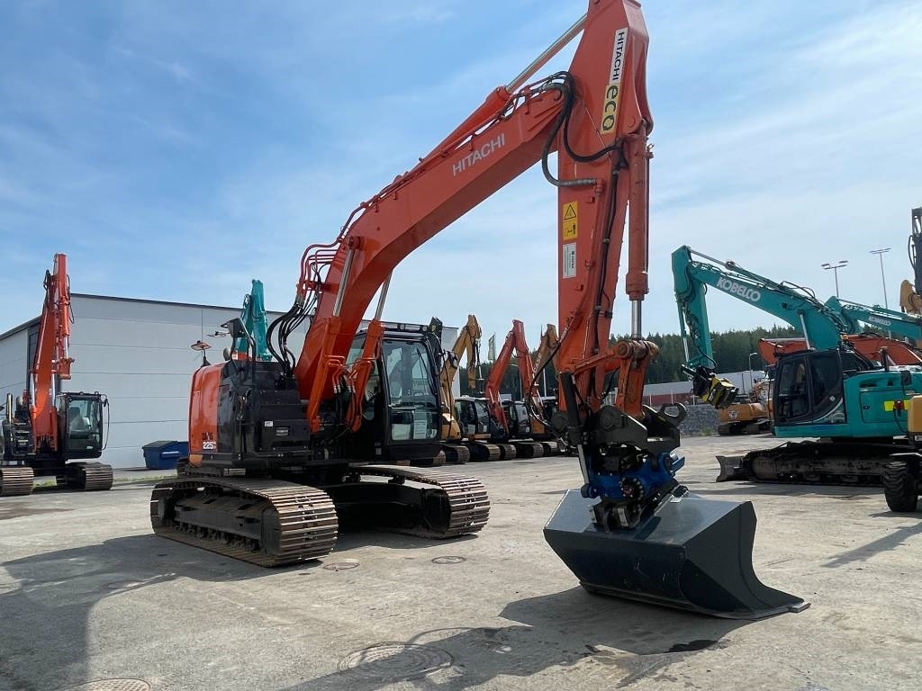 Lintekskavaator Hitachi ZX225USLC-6 PYÖRITTÄJÄLLÄ: pilt 6