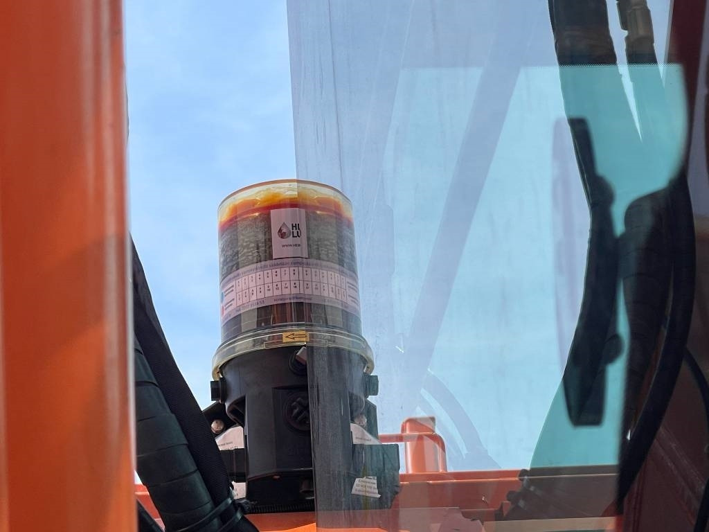 Lintekskavaator Hitachi ZX225USLC-6 PYÖRITTÄJÄLLÄ: pilt 11