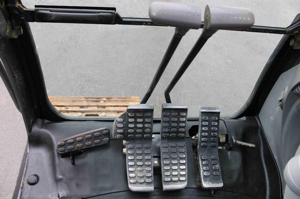 Lintekskavaator Hitachi ZX225USLC-6 PYÖRITTÄJÄLLÄ: pilt 14