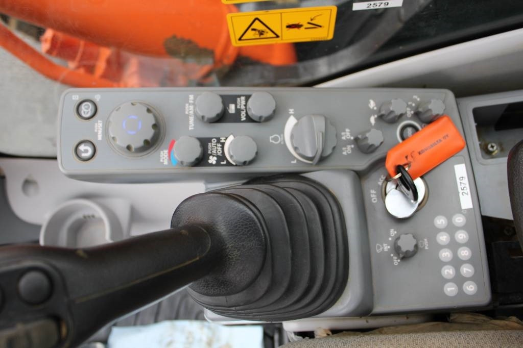 Lintekskavaator Hitachi ZX225USLC-6 PYÖRITTÄJÄLLÄ: pilt 18