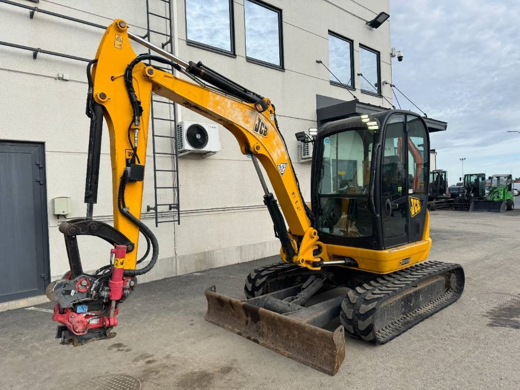JCB 8045ZTS PYÖRITTÄJÄLLÄ - Miniekskavaator: pilt 2 JCB 8045ZTS PYÖRITTÄJÄLLÄ - Miniekskavaator: pilt 2