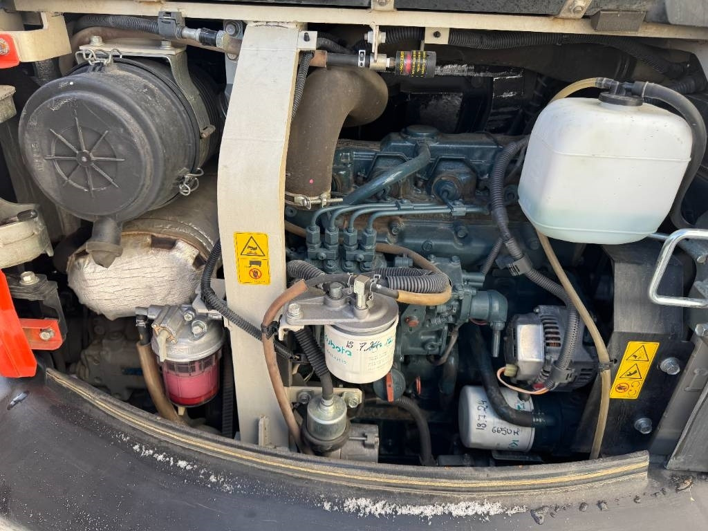 Miniekskavaator Kubota KX057-4 Pyörittäjällä: pilt 8 Miniekskavaator Kubota KX057-4 Pyörittäjällä: pilt 8