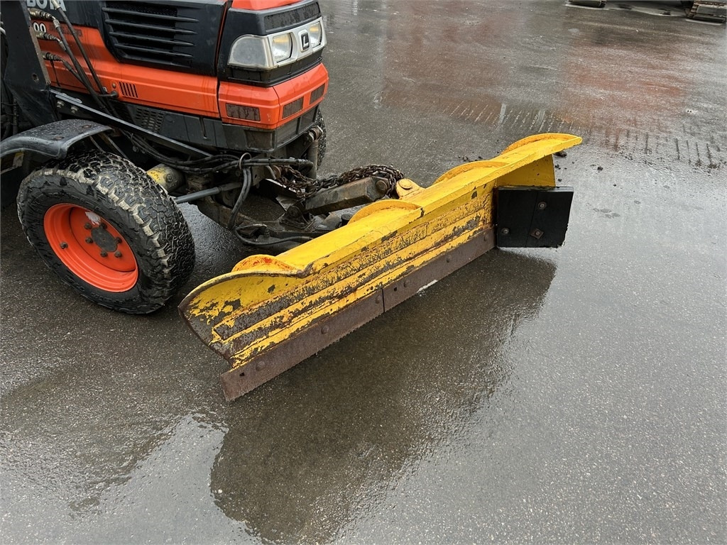 Munitsipaaltraktor Kubota L 3600 AURA JA HIEKOTIN: pilt 8