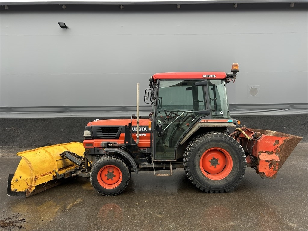Kubota L 3600 AURA JA HIEKOTIN - Munitsipaaltraktor: pilt 1 Kubota L 3600 AURA JA HIEKOTIN - Munitsipaaltraktor: pilt 1