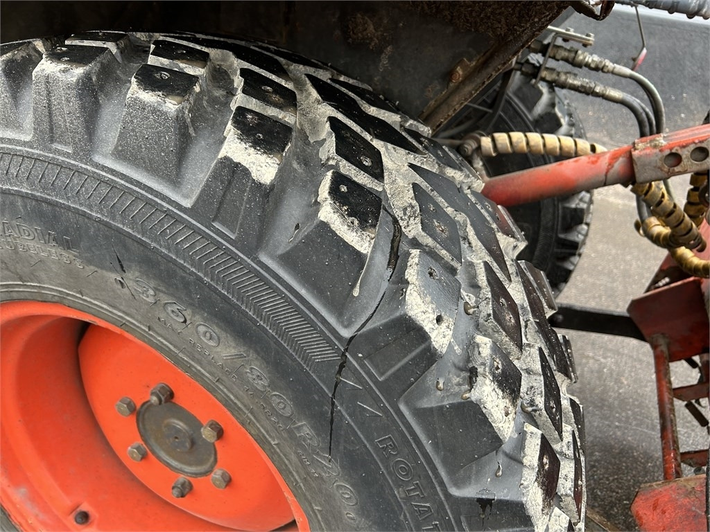 Munitsipaaltraktor Kubota L 3600 AURA JA HIEKOTIN: pilt 10