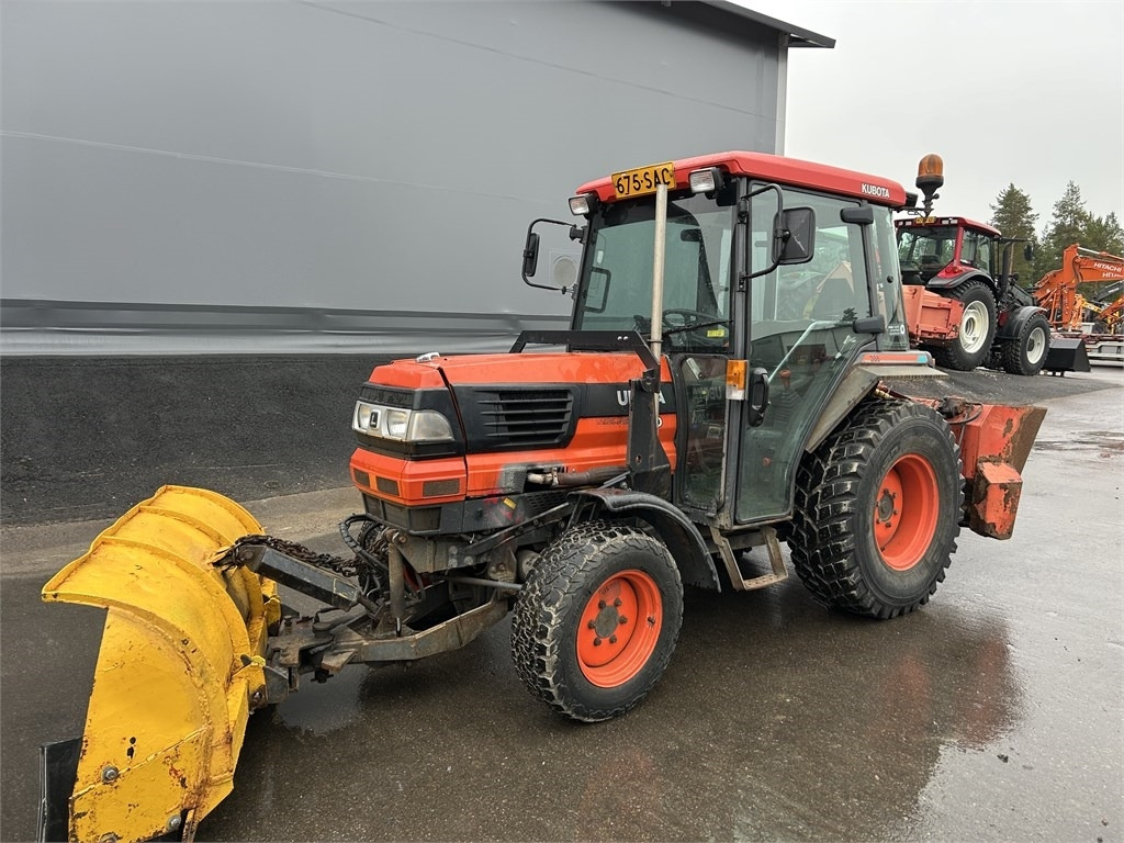 Munitsipaaltraktor Kubota L 3600 AURA JA HIEKOTIN: pilt 6
