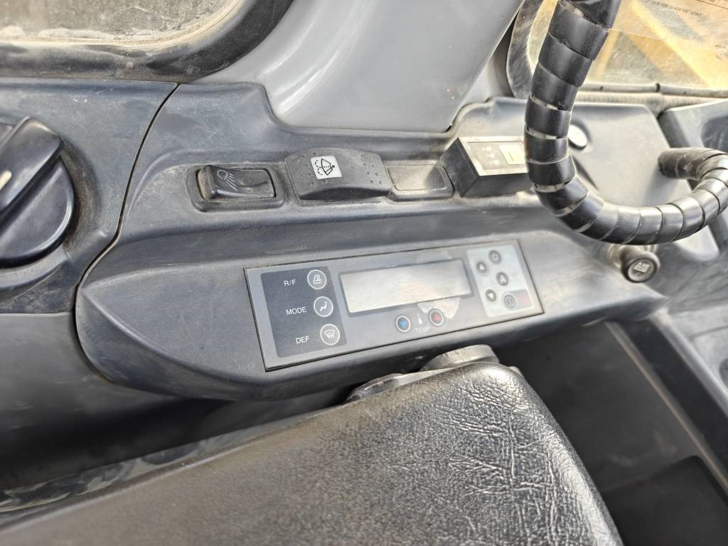 New Holland E225BSR ENGCONILLA - Lintekskavaator: pilt 3 New Holland E225BSR ENGCONILLA - Lintekskavaator: pilt 3
